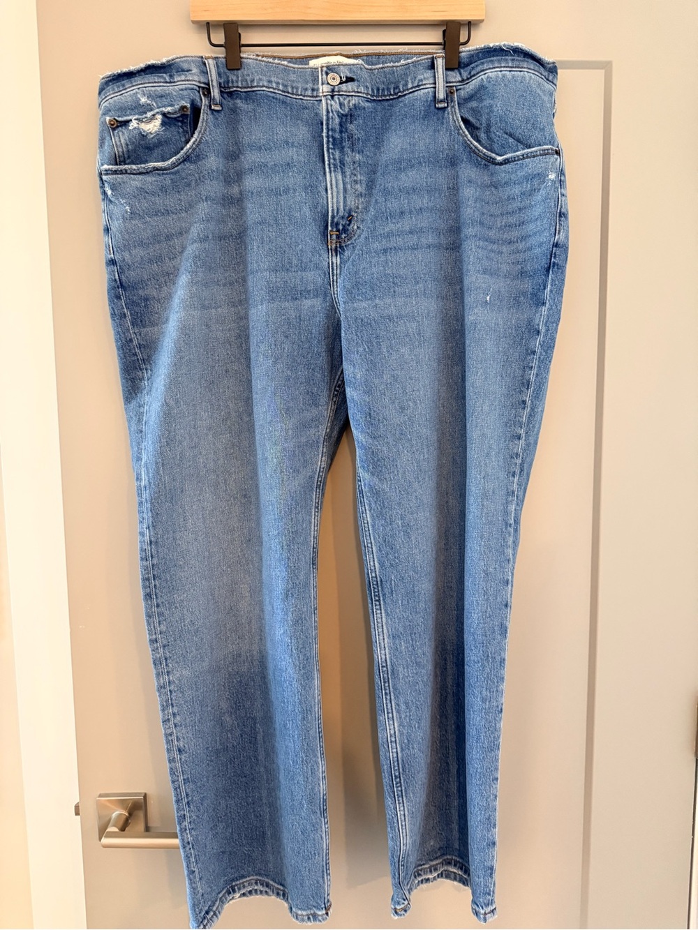 Abercrombie & Fitch Light Blue Straight Leg Women's Jeans High-Rise Size 36/22s